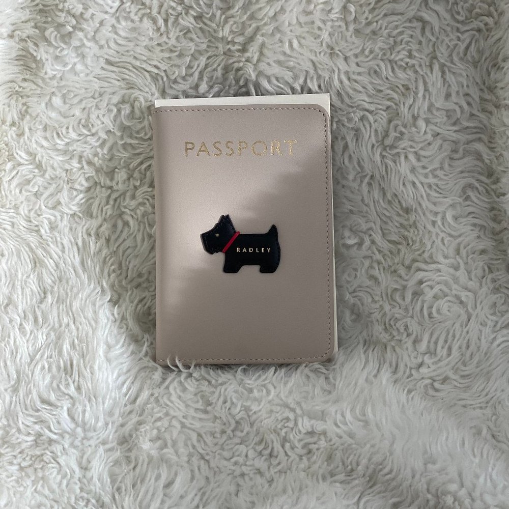 Radley London Heritage Dog Outline Leather Passport Cover Dove Grey